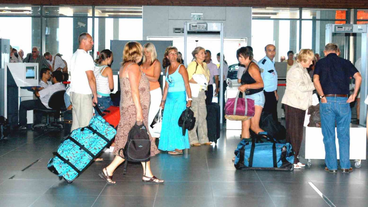 turist-sayisinda-dikkat-ceken-durum-durmadan-geriliyor-RkIhCy9X.jpg