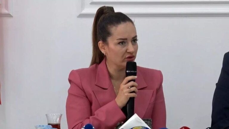 busra ozdemirden muhittin bocekin saglik durumu hakkinda aciklama RhlqFxrb.jpg