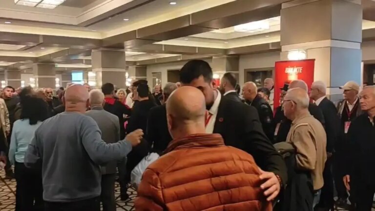 chp kongresinde kavga iki yarali 3FUTQJcA.jpg