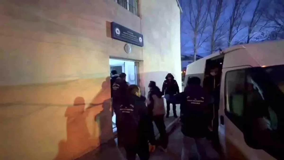 erzurumda kacak gocmen operasyonu 20 yakalandi 3 tutuklandi tjAz7TMa.jpg