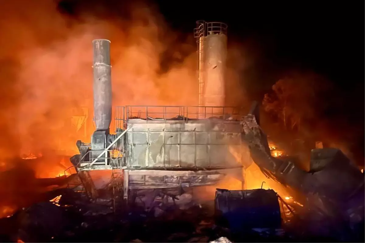 israilin lubnana hava saldirisi 7OJBNZ15.jpg