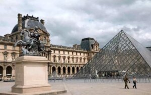 louvre muzesinde soygun panigi rYjKfh1j.jpg