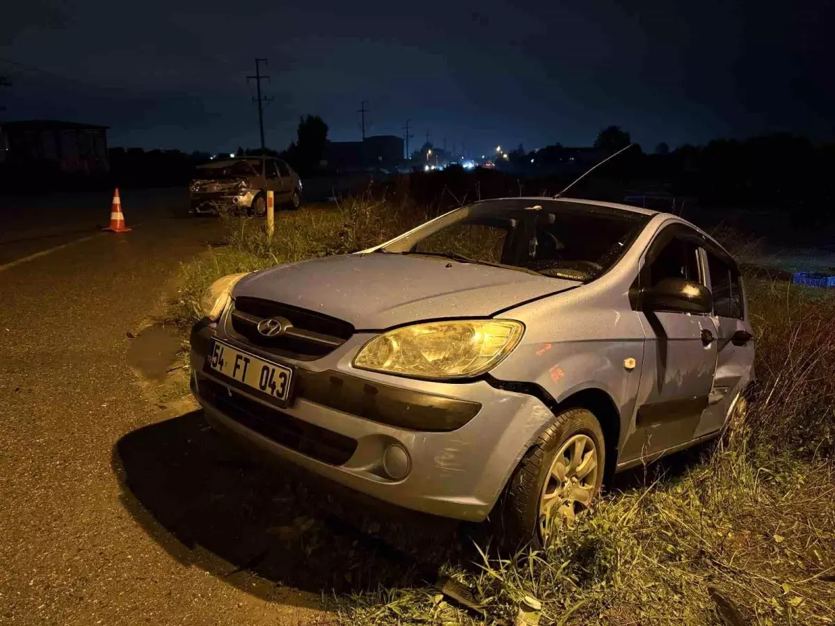 sakaryada iki otomobil carpisti 3 yarali IOza5P1q.jpg