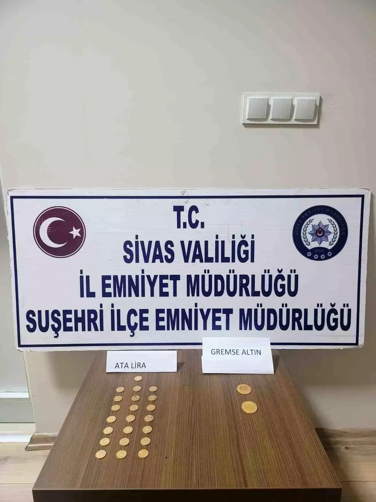 sivasta kuyumcuya sahte altin satmaya calisan 3 kisi yakalandi WaHEEXXj.jpg
