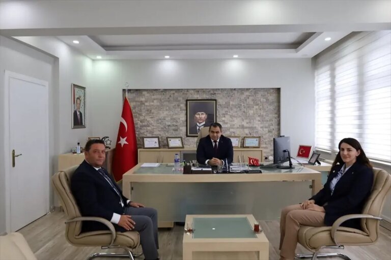 vize-kaymakamindan-yeni-mudure-ziyaret-Oce12mf1.jpg
