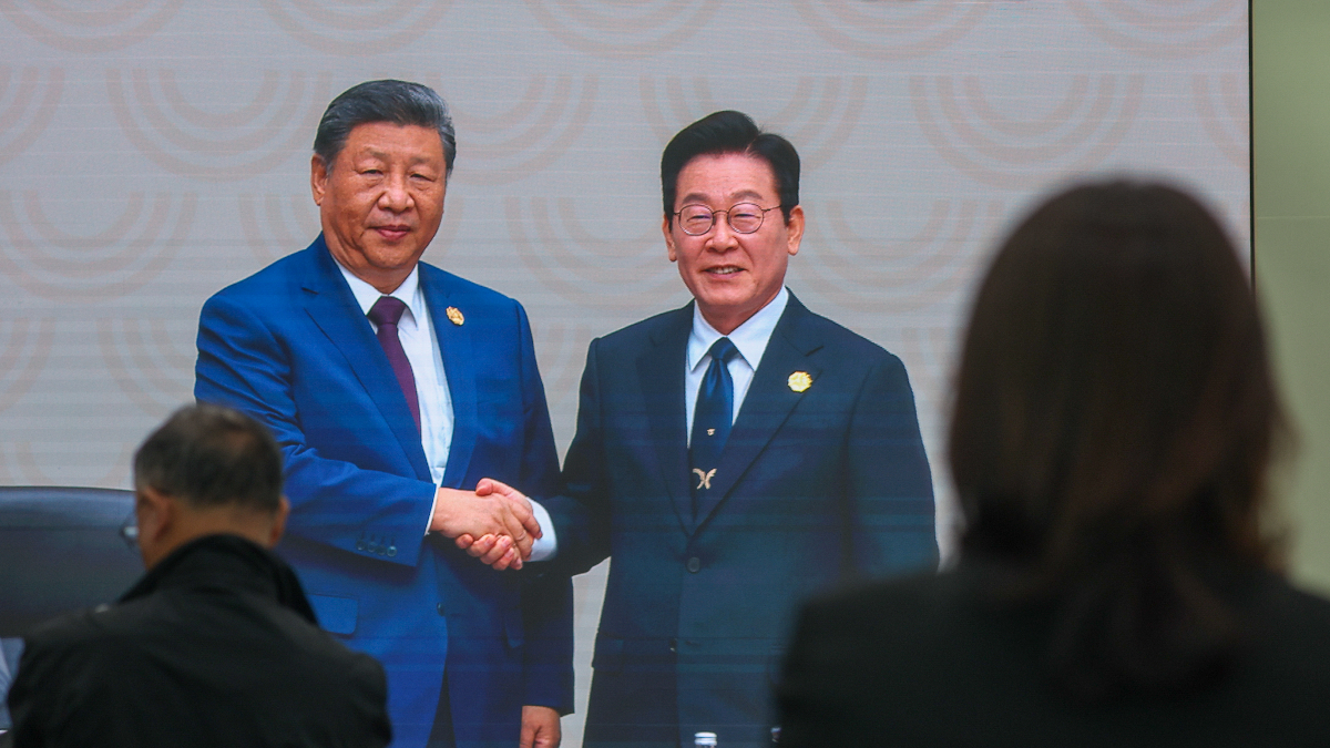 cin devlet baskani 11 yil sonra guney korede zjHwH76e.jpg