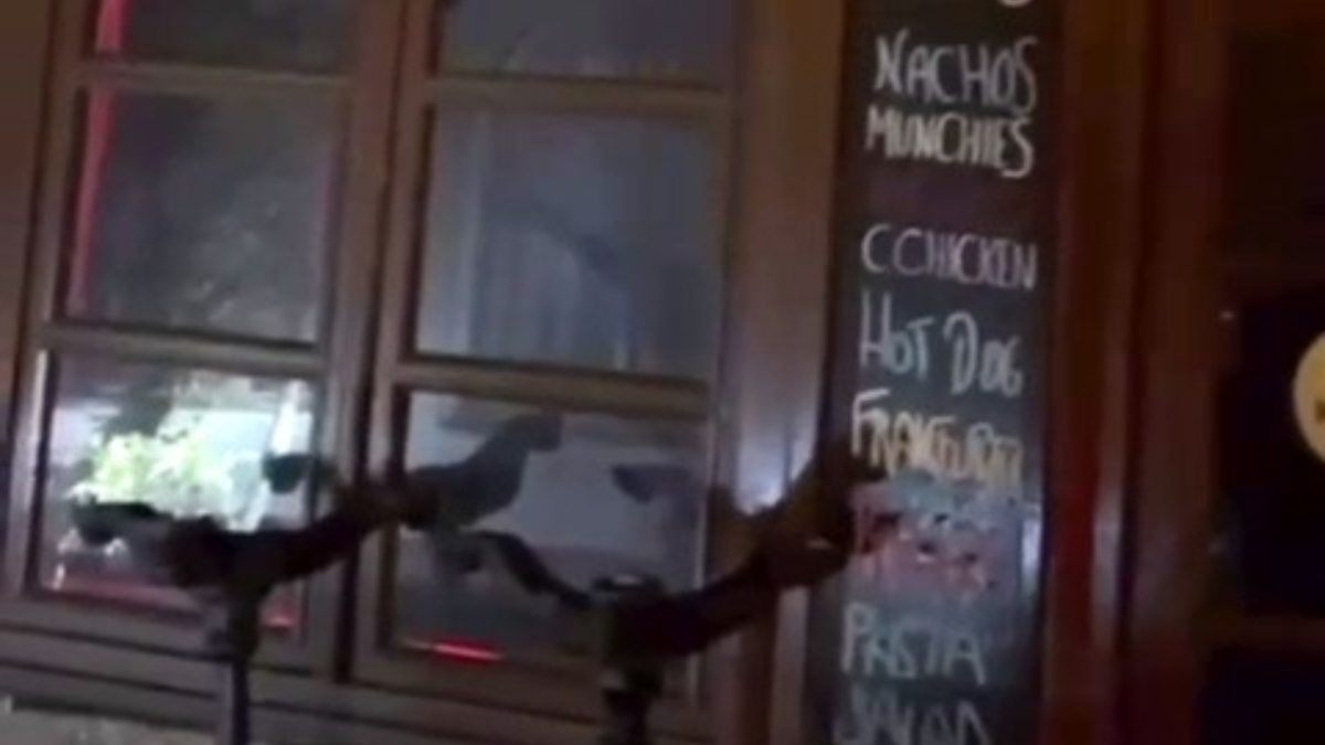 izmirde eglence mekanina silahli saldiri 47XcyO8R.jpg