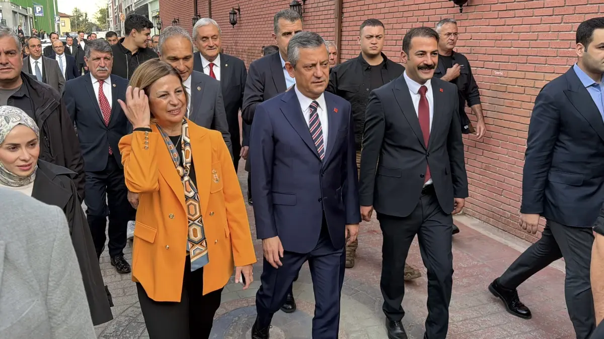 ozgur ozelden genclere yok aciklamasi CWXk5wsh.jpg